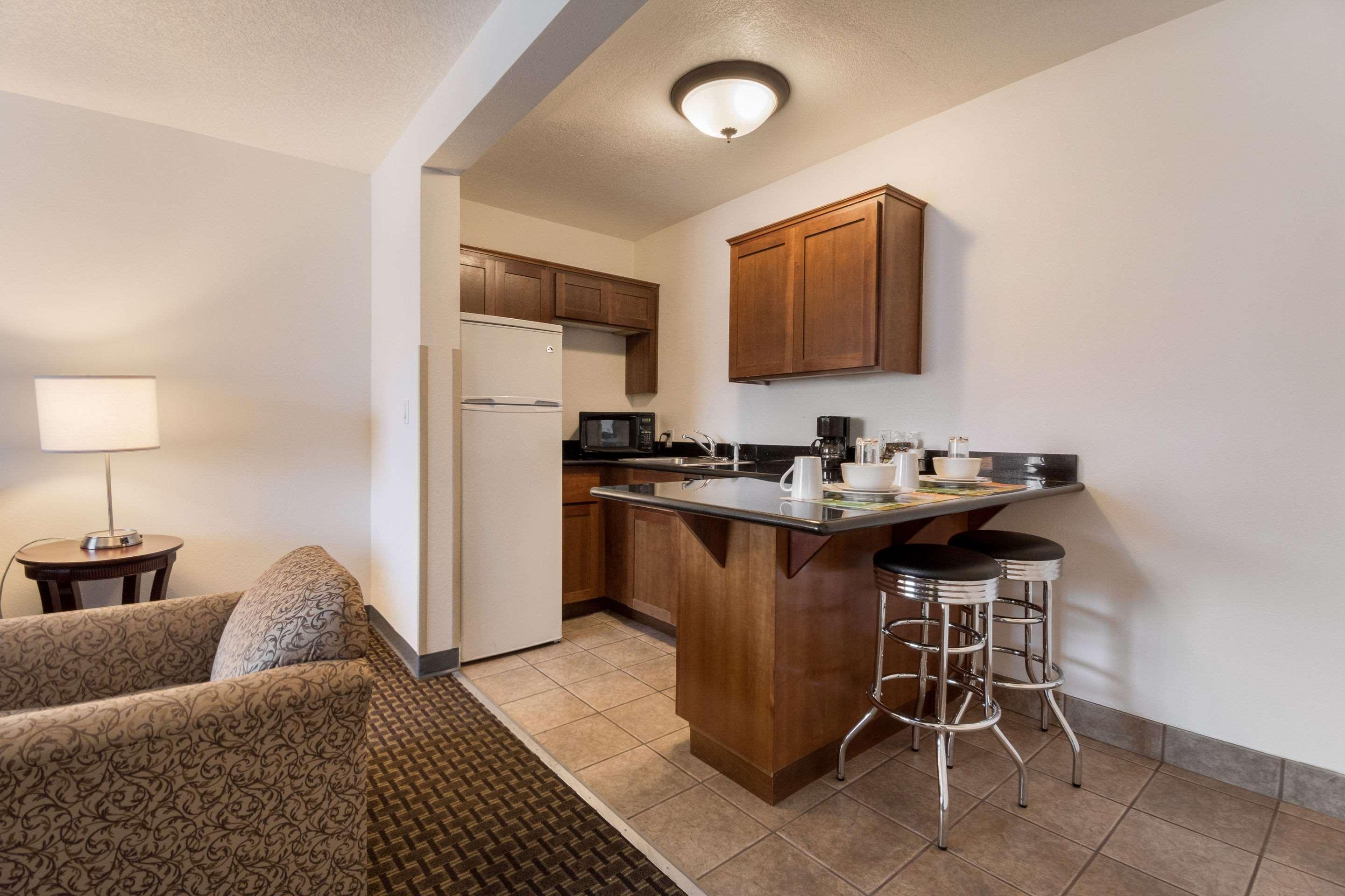 Quality & Airport Motel 3*